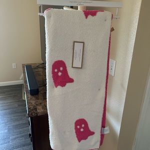 💗VIRAL PINK GHOST BLANKET👻